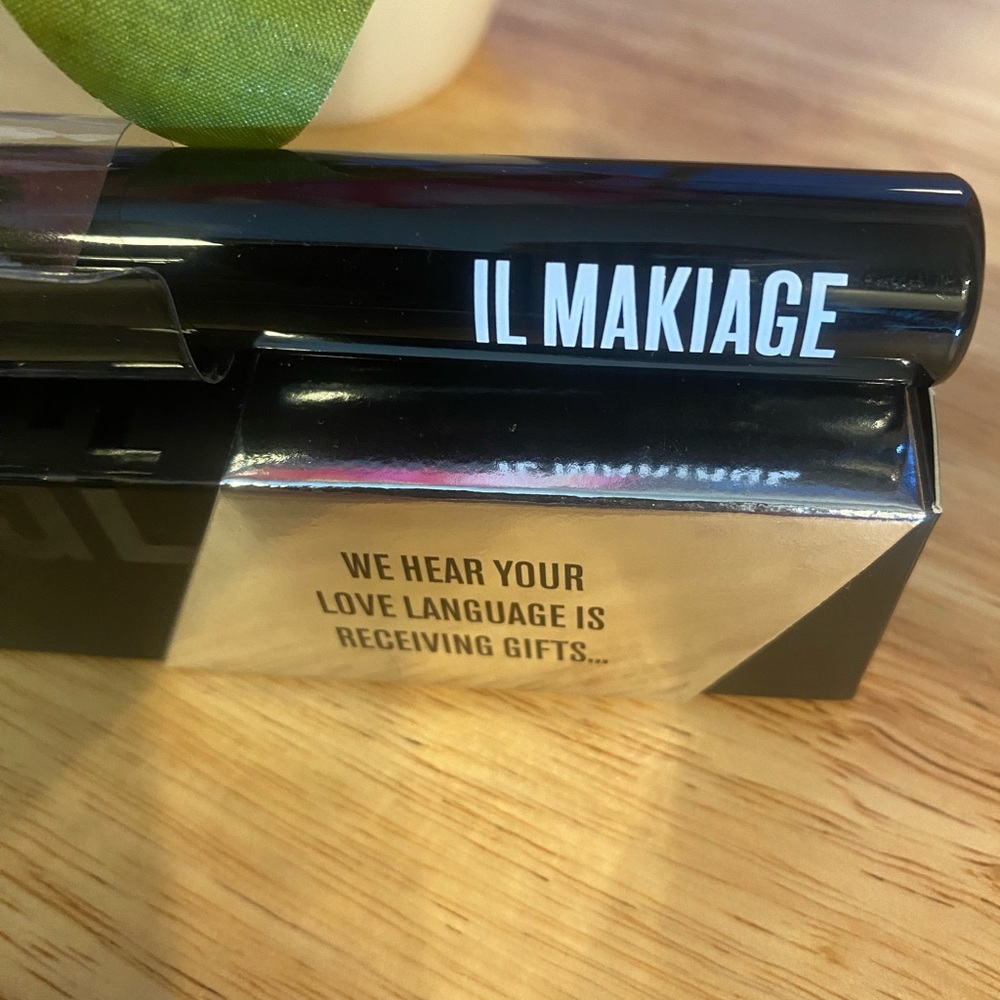 IL MAKIAGE Brush 100 NIB
